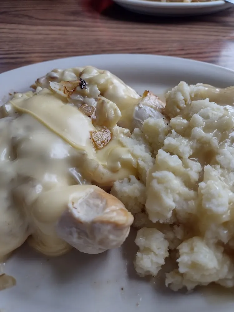Smothered Chicken with Mashed Potatoes